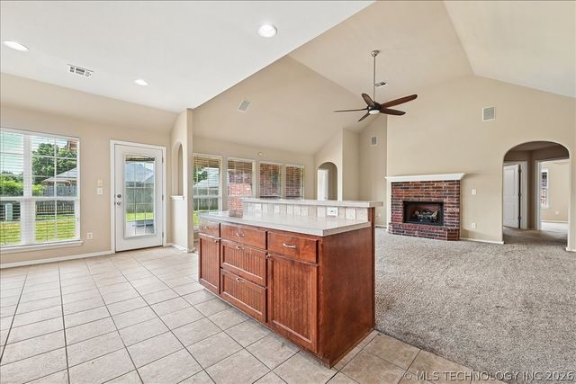 2102 W H. Street, Jenks, OK 74037
