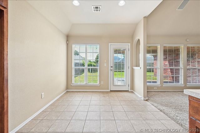 2102 W H. Street, Jenks, OK 74037