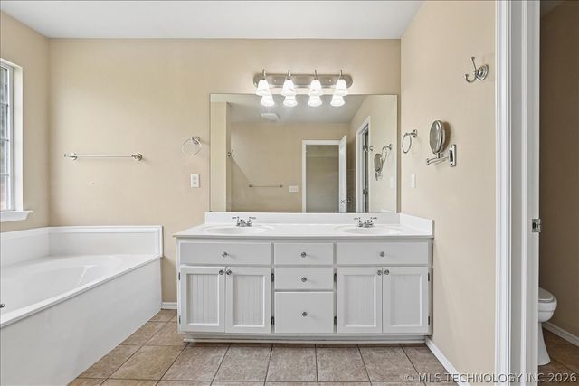 2102 W H. Street, Jenks, OK 74037