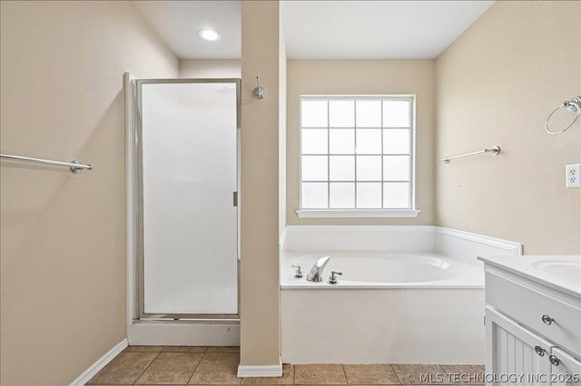 2102 W H. Street, Jenks, OK 74037