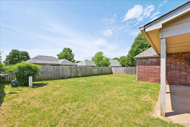 2102 W H. Street, Jenks, OK 74037
