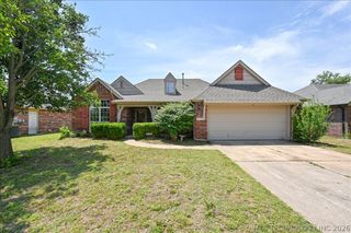 2102 W H. Street, Jenks, OK 74037