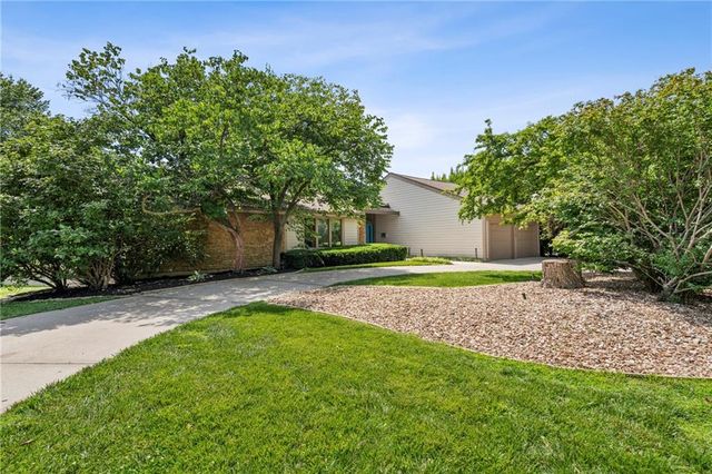 6130 Hodges Drive, Mission, KS 66205
