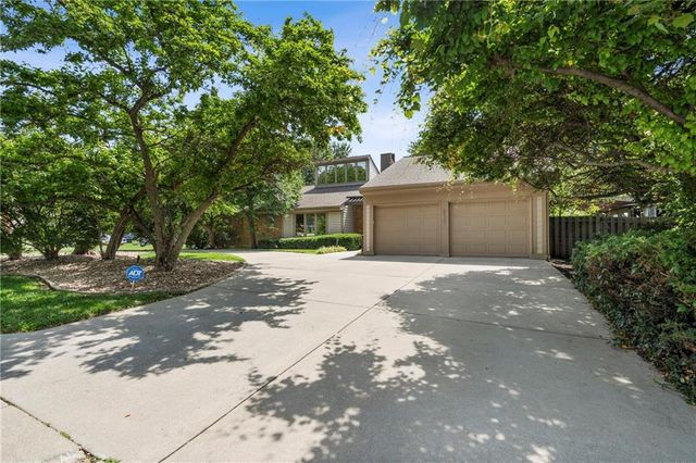 6130 Hodges Drive, Mission, KS 66205
