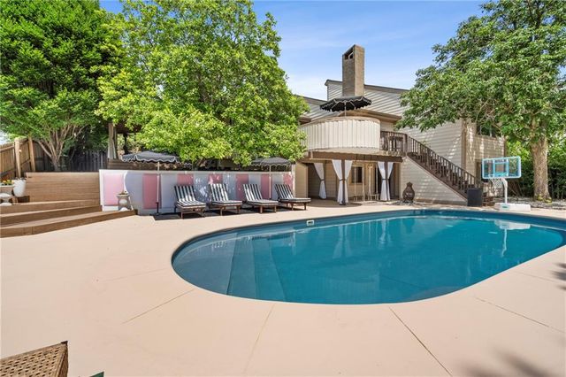 6130 Hodges Drive, Mission, KS 66205