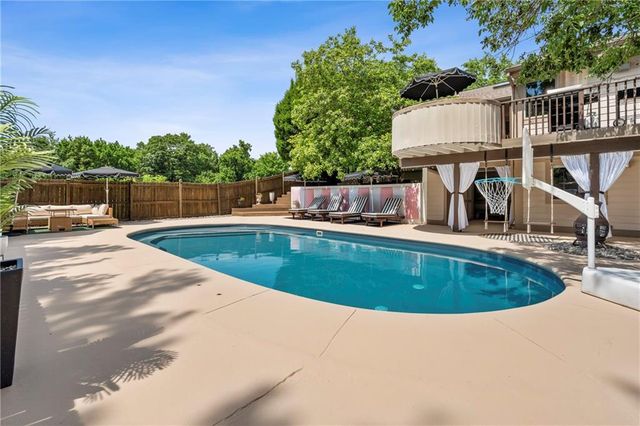 6130 Hodges Drive, Mission, KS 66205