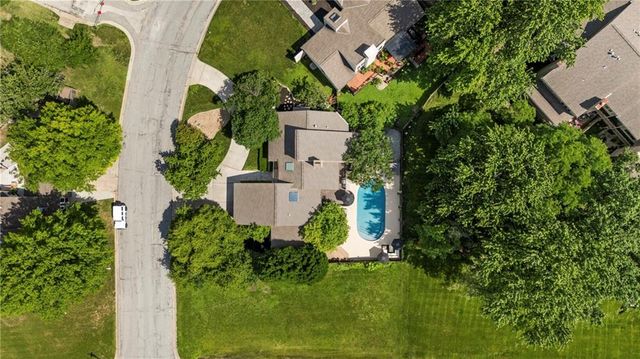 6130 Hodges Drive, Mission, KS 66205