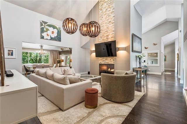 6130 Hodges Drive, Mission, KS 66205