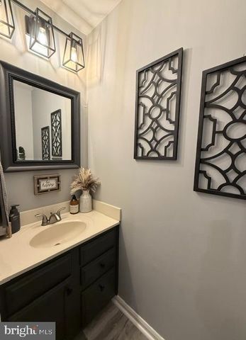43962 MINTHILL TER, Ashburn, VA 20147
