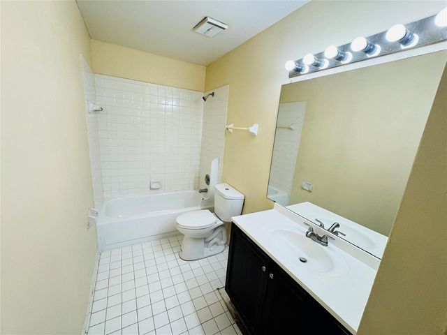 3449 NW 44th Street 202, Lauderdale Lakes, FL 33309