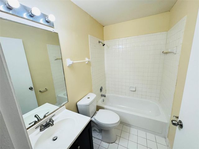 3449 NW 44th Street 202, Lauderdale Lakes, FL 33309