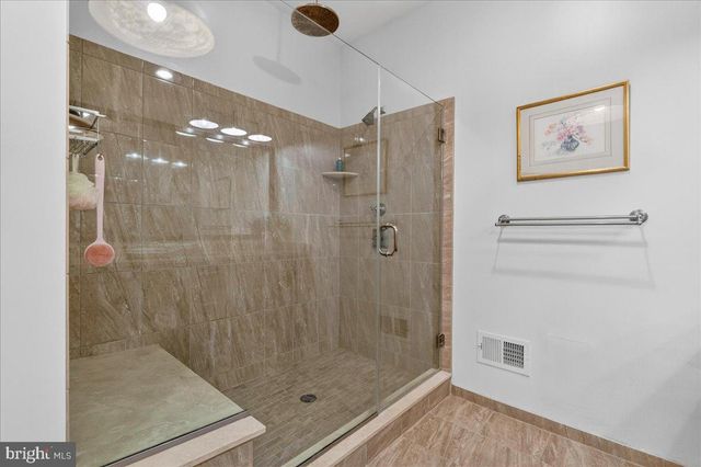 13 MEADOW VIEW LN, Malvern, PA 19355
