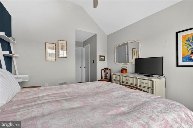 13 MEADOW VIEW LN, Malvern, PA 19355