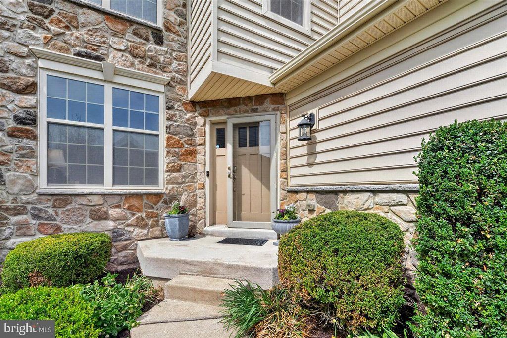 13 MEADOW VIEW LN, Malvern, PA 19355