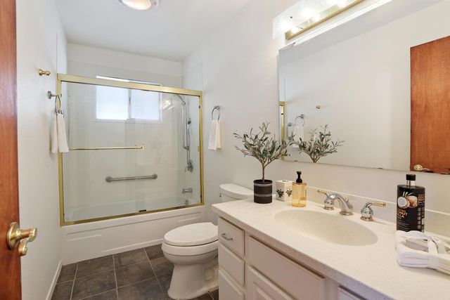 2442 Corbin Ln, Lodi, CA 95242