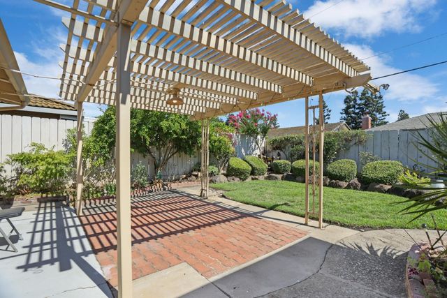 2442 Corbin Ln, Lodi, CA 95242