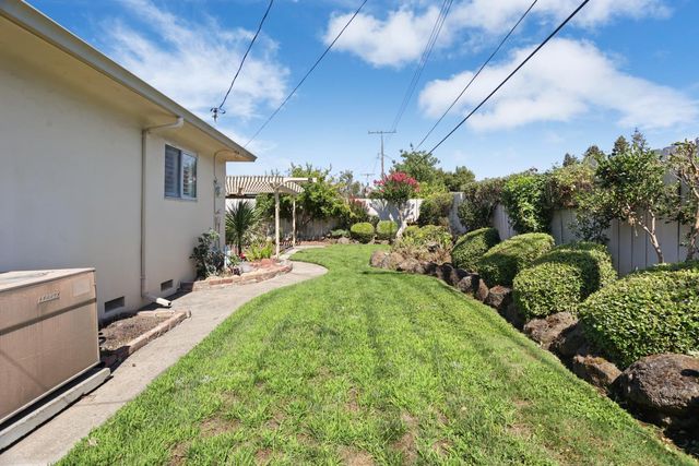 2442 Corbin Ln, Lodi, CA 95242
