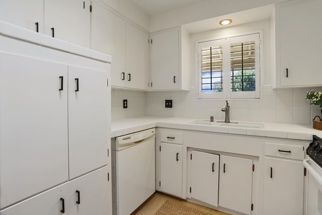 2442 Corbin Ln, Lodi, CA 95242