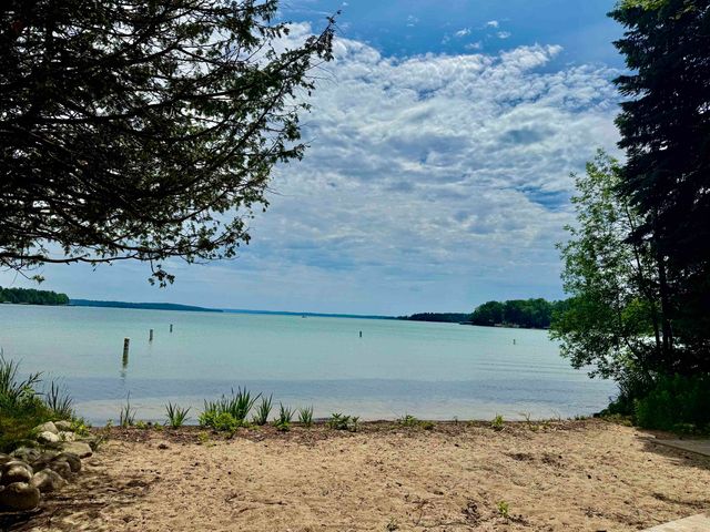 7160 Nw Cherry Avenue, Milton Twp, MI 49648