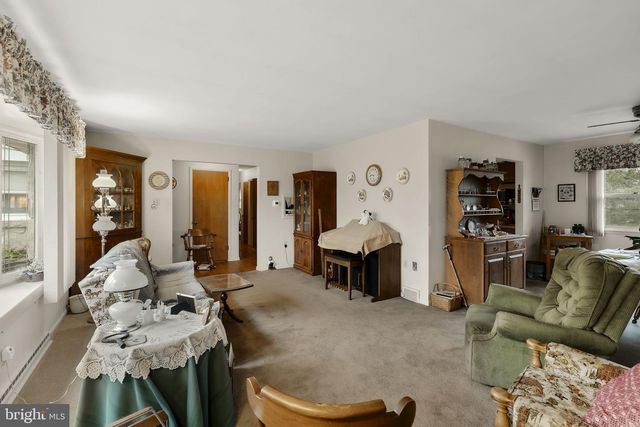 555 LINCOLN DR, Wernersville, PA 19565