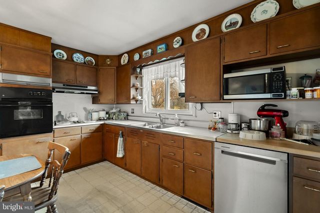 555 LINCOLN DR, Wernersville, PA 19565