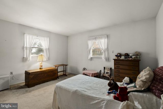 555 LINCOLN DR, Wernersville, PA 19565