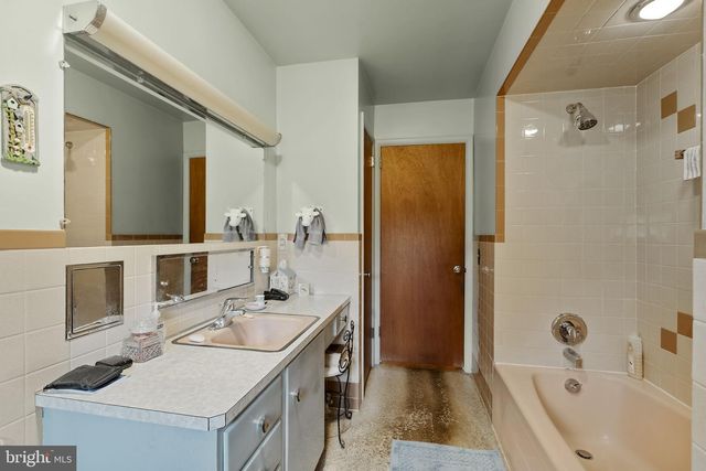 555 LINCOLN DR, Wernersville, PA 19565