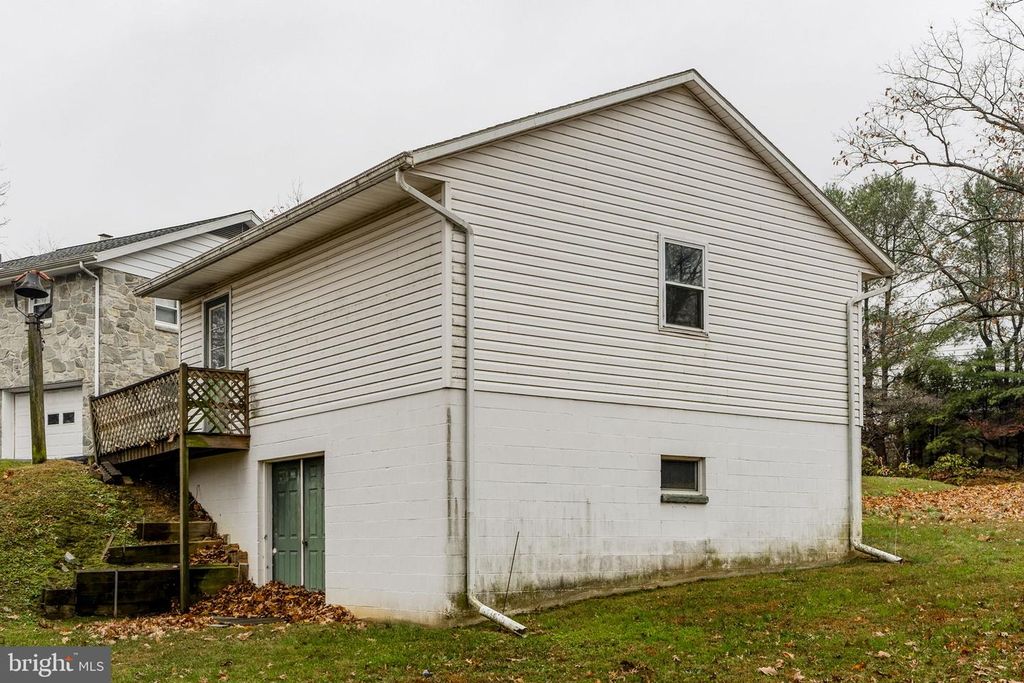 Image 17 of property listing at 555 LINCOLN DR, Wernersville, PA 19565