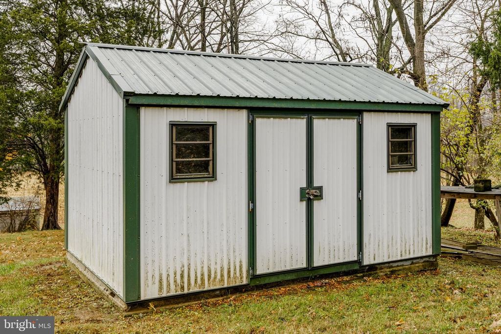 Image 18 of property listing at 555 LINCOLN DR, Wernersville, PA 19565