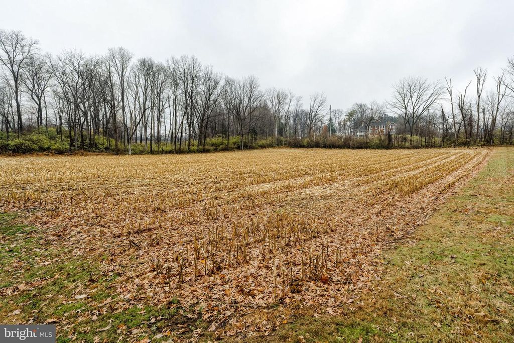 Image 20 of property listing at 555 LINCOLN DR, Wernersville, PA 19565