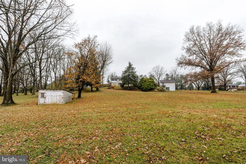 Image 21 of property listing at 555 LINCOLN DR, Wernersville, PA 19565