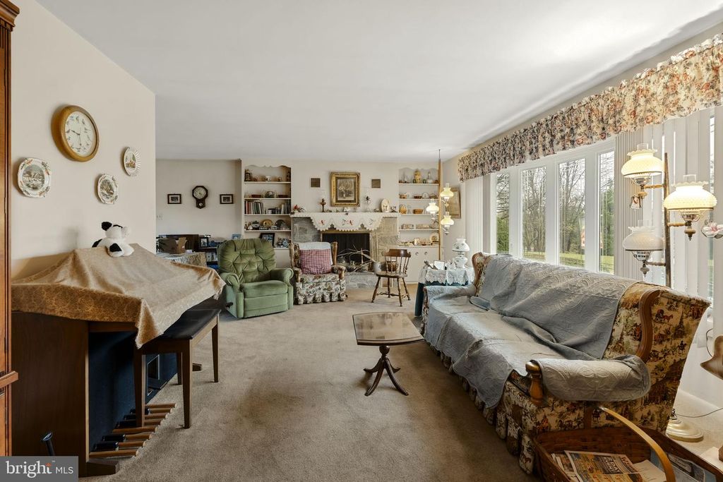 Image 22 of property listing at 555 LINCOLN DR, Wernersville, PA 19565