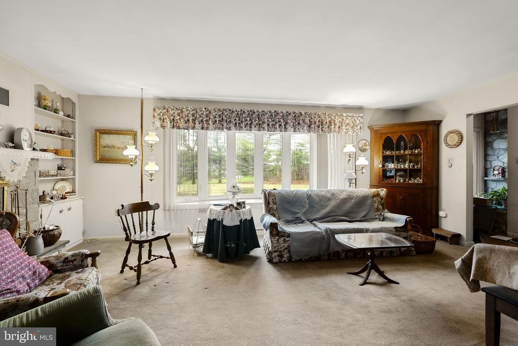 Image 23 of property listing at 555 LINCOLN DR, Wernersville, PA 19565