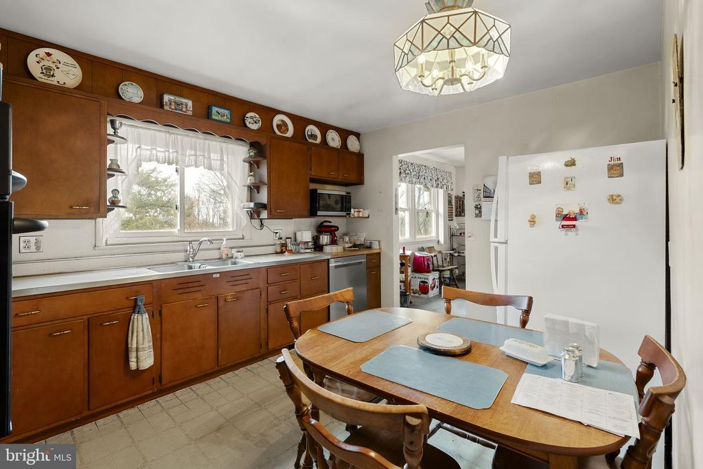 Image 29 of property listing at 555 LINCOLN DR, Wernersville, PA 19565