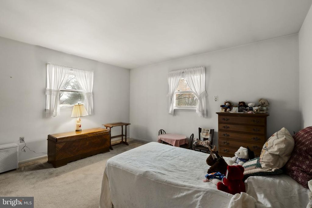 Image 34 of property listing at 555 LINCOLN DR, Wernersville, PA 19565