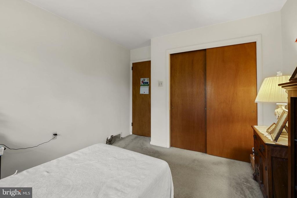 Image 37 of property listing at 555 LINCOLN DR, Wernersville, PA 19565