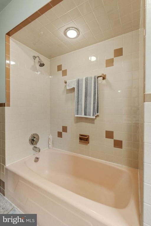 Image 40 of property listing at 555 LINCOLN DR, Wernersville, PA 19565