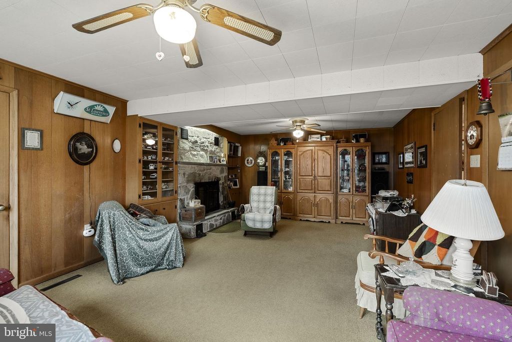 Image 42 of property listing at 555 LINCOLN DR, Wernersville, PA 19565