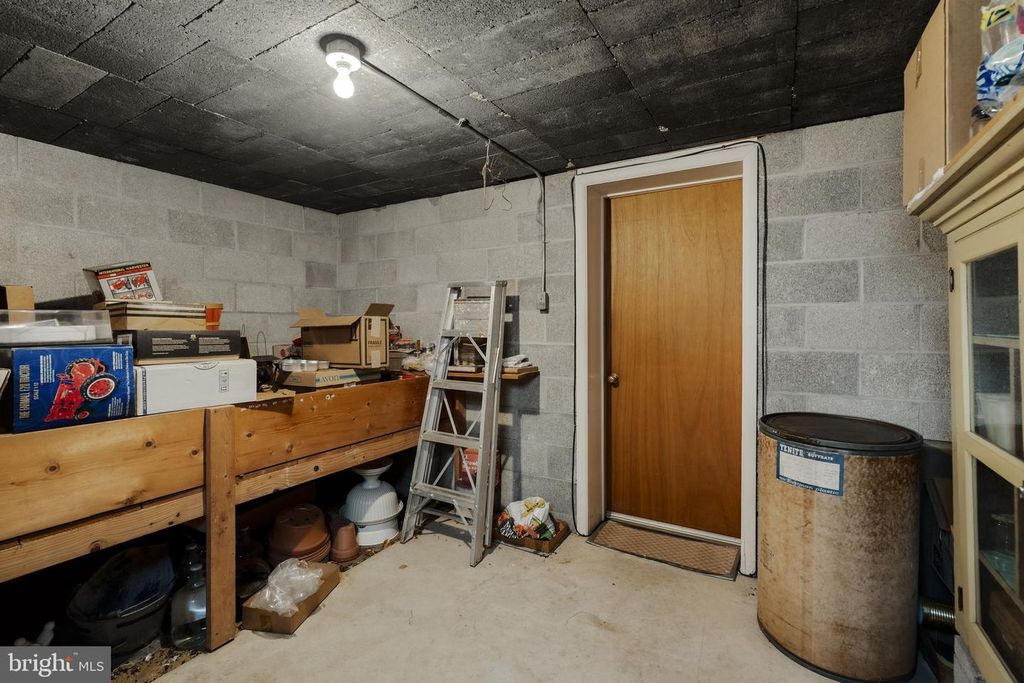 Image 46 of property listing at 555 LINCOLN DR, Wernersville, PA 19565