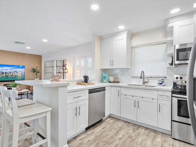 1941 NW 33rd Ct, Oakland Park, FL 33309