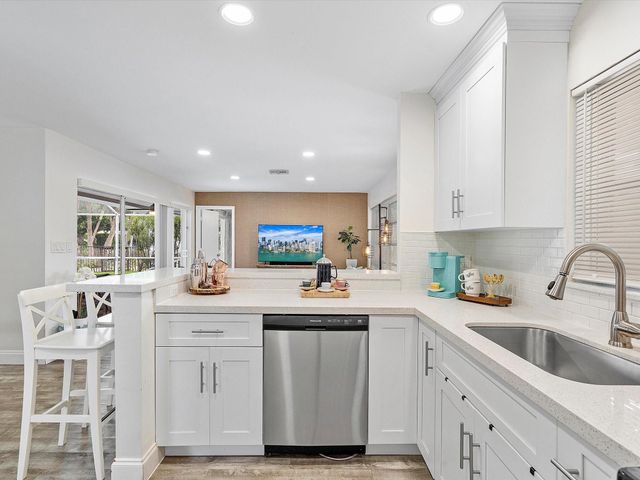 1941 NW 33rd Ct, Oakland Park, FL 33309