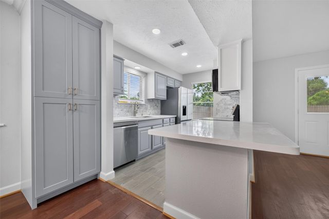 2450 Long Reach Drive, Sugar Land, TX 77478