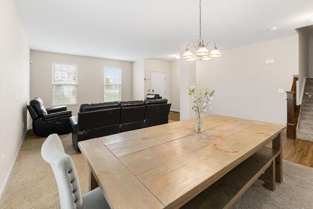 141 Mannaseh Drive W, Granville, OH 43023