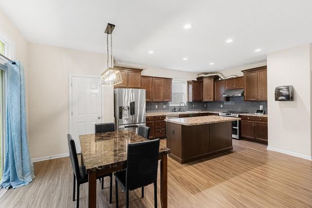 141 Mannaseh Drive W, Granville, OH 43023