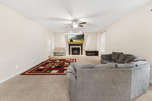 141 Mannaseh Drive W, Granville, OH 43023