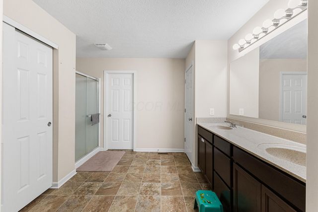 141 Mannaseh Drive W, Granville, OH 43023