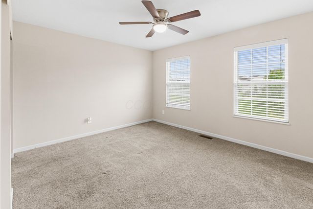 141 Mannaseh Drive W, Granville, OH 43023