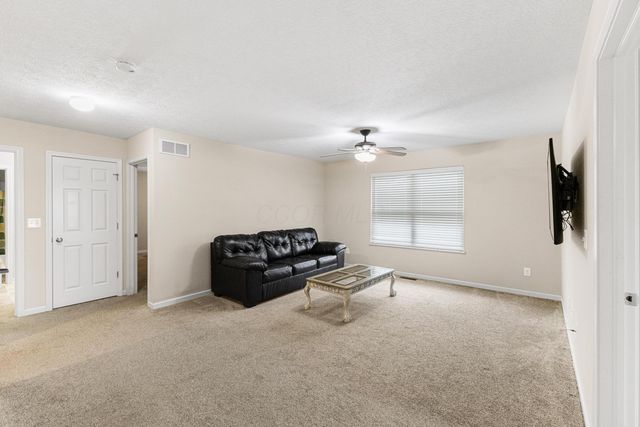 141 Mannaseh Drive W, Granville, OH 43023