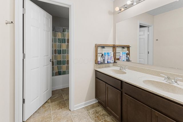141 Mannaseh Drive W, Granville, OH 43023