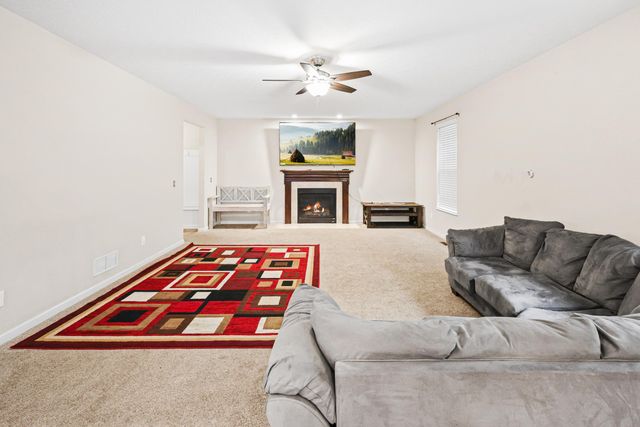141 Mannaseh Drive W, Granville, OH 43023